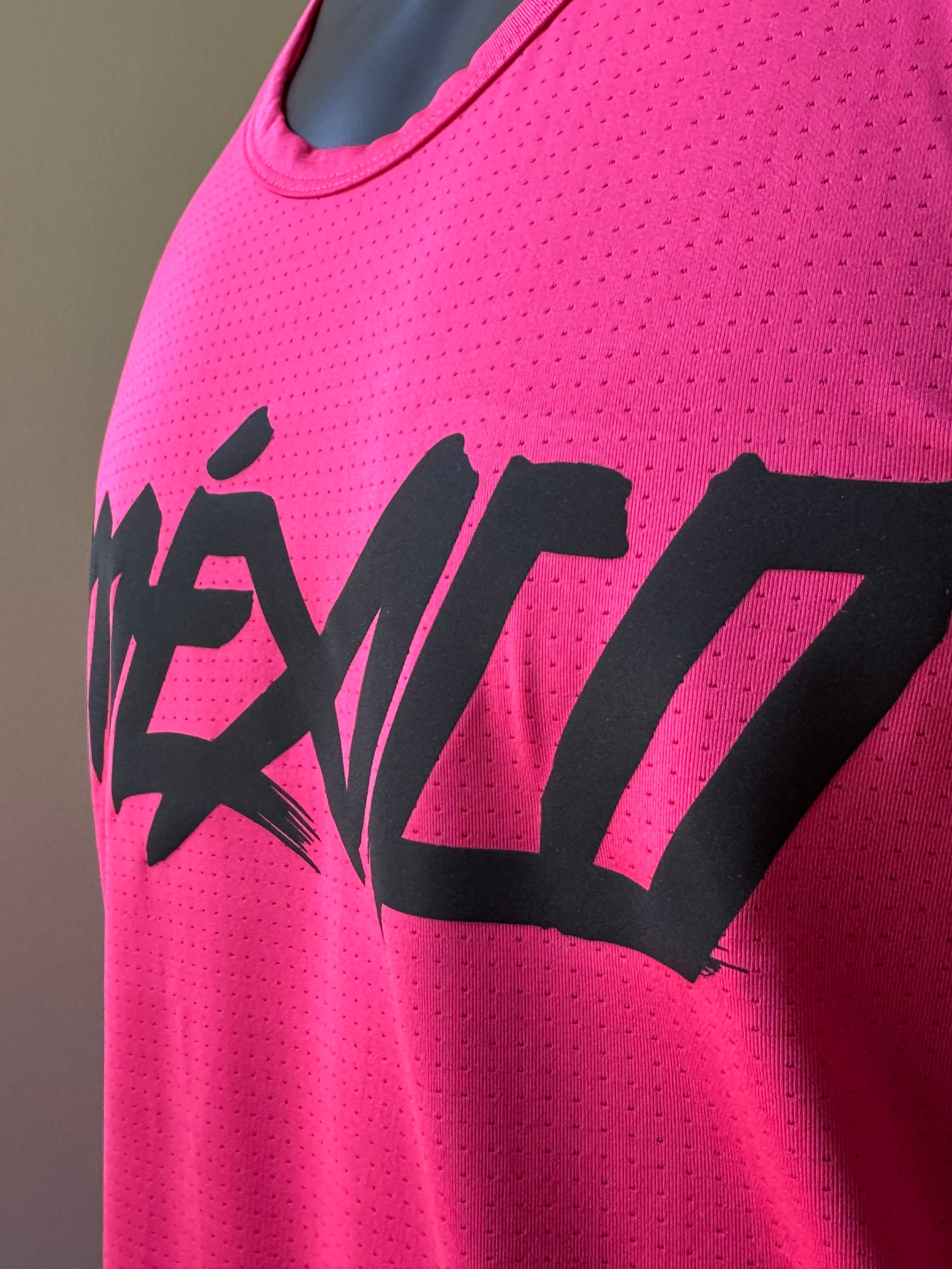 Camiseta México rosa neón caballero